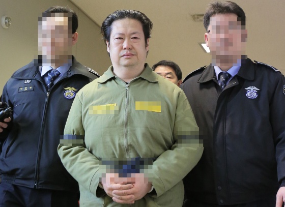 ▲ 15일 오후 대구지법 가정법원에서 열린 재산상속포기신청심문에 참석하기 위해 고 유병언 전 세모그룹 회장의 장남 유대균(44)씨가 재판장으로 들어가고 있다.