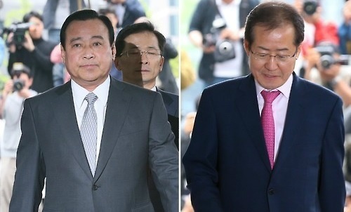 '성완종 리스트' 사건과 관련해 재판에 넘겨진 이완구 전 국무총리(왼쪽)와 홍준표 경남지사. 