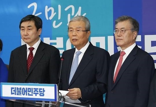 사진=김종인 전 의원이 15일 선대위원장 수락 관련 기자간담회를 하고 있다.