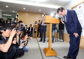 ▲ 월7일 박원순 서울시장이 서울시청 브리핑룸에서 사고와 관련해 사과하고 있다.