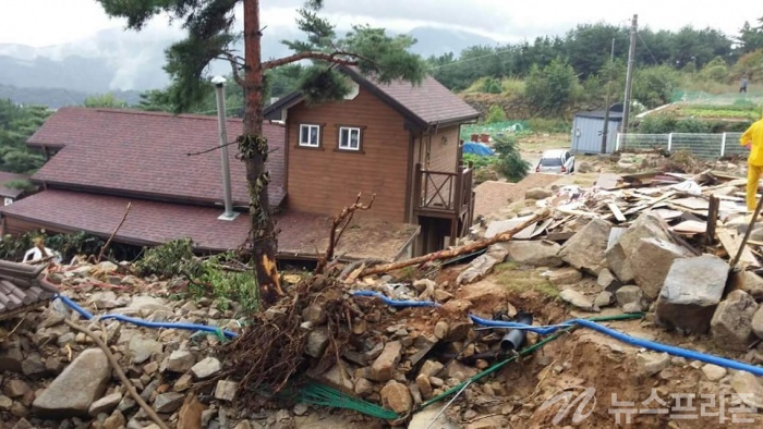 산사태로 인한  울주군 웅촌면  은하리  전원주택단지내