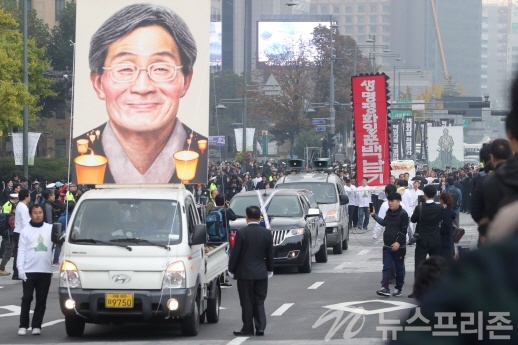 ▲ 고(故) 백남기 농민의 영결식은 이날 오후 2시부터 광화문광장에서 진행됐다. 