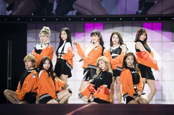 ▲ 트와이스, 日 데뷔 앨범 오리콘차트 1위/사진=JYP엔터테인먼트