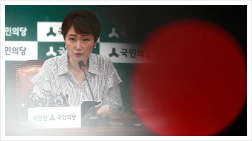 ▲ 이언주 국민의당 원내수석부대표가 11일 오전 국회 원내대표실에서 열린 원내대책회의에서 자신의 파업노동자 발언 관련 입장을 밝히고 있다. ⓒ 연합뉴스