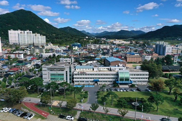 순창군이 긴급복지제도를 활용해 위기가구와 어려운 독거 중년층 발굴에 힘쓴 결과 복지사각지대 해소에 크게 기여하고 있다/ⓒ순창군