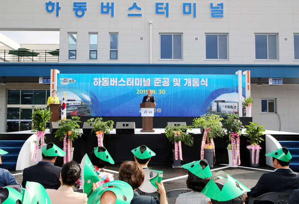 하동군은 30일 오후 2시 30분께 복합교통타운 준공 및 개통식을 갖고 10월 1일부터 본격 운영한다./ⓒ하동군