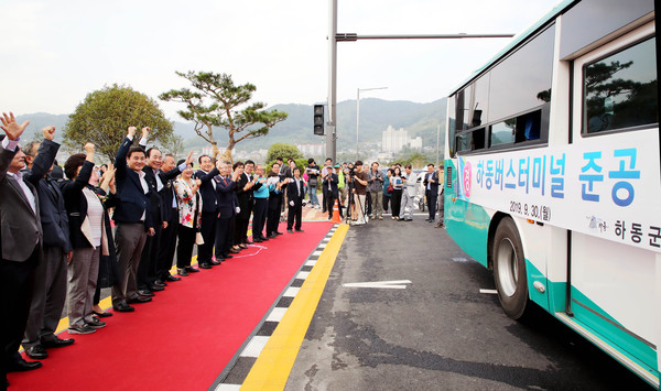 하동군은 30일 오후 2시 30분께 복합교통타운 준공 및 개통식을 갖고 10월 1일부터 본격 운영한다./ⓒ하동군