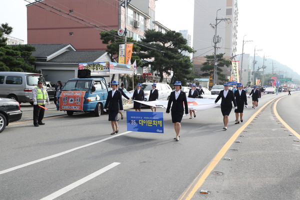 합천군은 27일∼30일까지 4일간의 여정으로 제30회 군민의날, 제38회 군민체육대회. 제35회 대야문화제를 성황리에 마무리 했다.(대야문화제 제등행렬)/ⓒ합천군