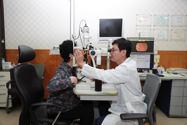 보성군은 지난 1월 관내 안과 의원과 백내장 수술비 지원 지정 의료기관 협약을 맺은 후 올해 3,800만 원의 예산을 확보하여 150안(眼) 수술을 지원 완료했다./ⓒ보성군