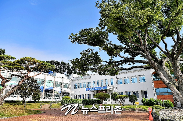 남해군이 2일 대통령직속 국가균형발전위원회의 2020년도 생활SOC 복합화사업에 ‘남해군 꿈나눔센터 건립’과 ‘상주 행복나눔센터 건립’ 2개 사업이 최종 선정됐다.(남해군청)/ⓒ뉴스프리존 DB