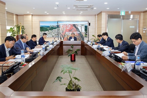 정읍시가 지난달 26일부터 30일까지 3일간 시청 재난안전상황실에서 유진섭 시장 주재로 2020년 예산 편성을 위한 주요시책 보고회를 가졌다/ⓒ정읍시