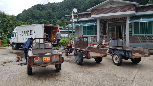 거창군은 가을철 수확기를 맞아 경운기, 트랙터, 콤바인 등 농업기계의 사용 빈도가 높아지는 만큼 안전사고 예방을 위해 각별한 주의를 당부했다./ⓒ거창군