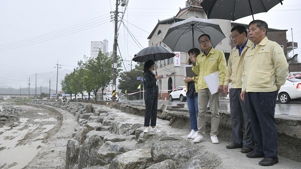 장수군 유태희 부군수는 2일 제18호 태풍 ‘미탁’ 북상에 대비해 현장점검 활동에 나섰다/ⓒ장수군