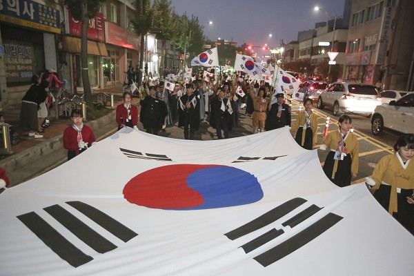 군산시간여행축제가‘같은 공간, 다른 시간, 하나 된 우리!’라는 주제로 지난 4일부터 6일까지 3일간의 일정으로 성황리에 열렸다/ⓒ군산시