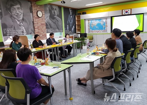 ﻿전남교육청, 28개 민주시민학교 대상 ‘찾아가는 공감토크 눈길’/사진=장성 월평초등학교 공감토크 ⓒ이병석 기자