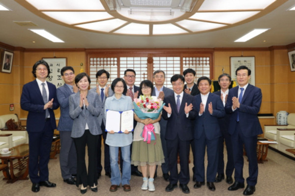 전남대학교 9월의 전남대인으로 소설가 장은진 동문이 선정됐다. /ⓒ전남대학교