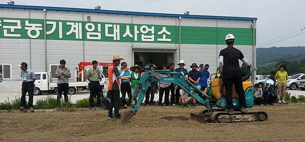 함양군은 본격적인 영농철을 맞아 농업인의 영농활동 편의를 높이고자 오는 11월 30일까지 토·일요일 및 공휴일에도 농기계임대사업소를 정상 운영키로 했다.(함양군농기계임대사업소)/ⓒ함양군