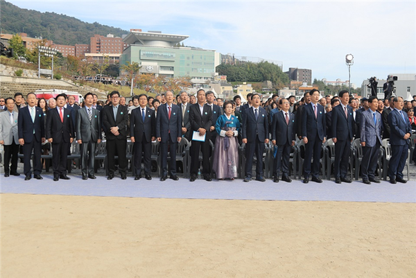 '부마민주항쟁 40주년 기념행사' 사진  (C=부산시)