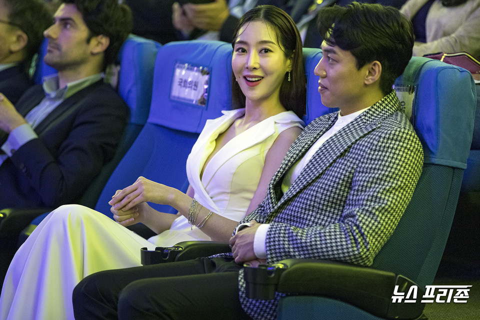 BIAF2019 개막식을 기다리며 매력적인 미소를 보내고 있는 양예승 배우 /ⓒ권애진