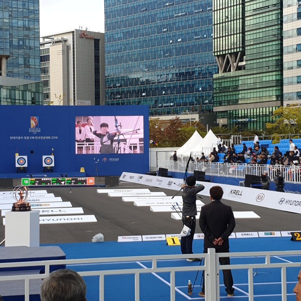 ﻿대한민국 최고 권위의 양궁대회인 ‘현대자동차 정몽구배 한국양궁대회 2019" 결승전에서 남우빈 선수가 활시위를 당기고 있다.