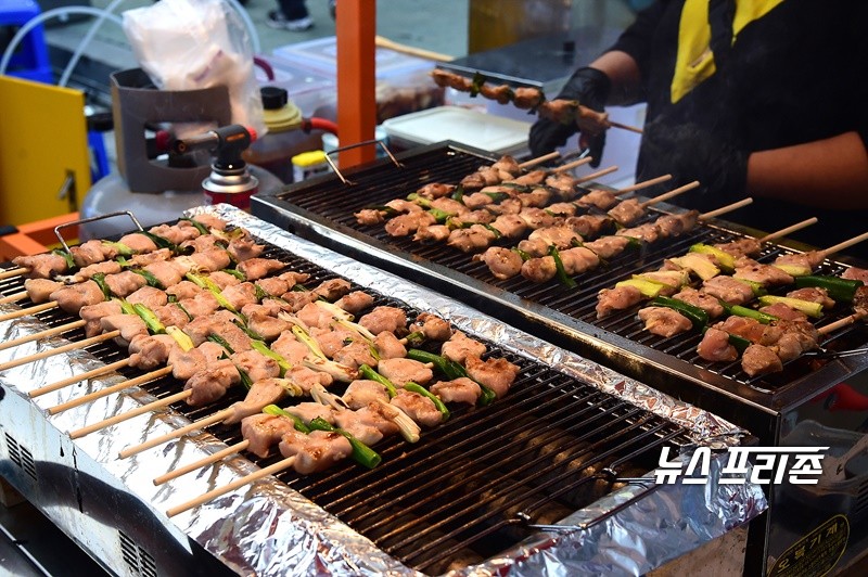 꼬맥거리 꼬치구이 모습.(사진제공=제천시)