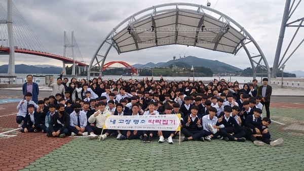 사천시 청소년육성재단은 「2019 사천시 청소년역사문화탐방-내 고장 명소 따라잡기」프로그램을 지난 18일 경남자영고등학교를 마지막으로 성황리에 마무리했다./ⓒ사천시