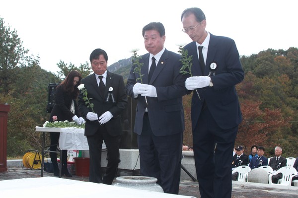 함양군은 23일 서상면 육십령고개 위령탑에서 ‘제23회 자유수호 희생자 합동위령제’가 엄숙하게 거행됐다./ⓒ함양군