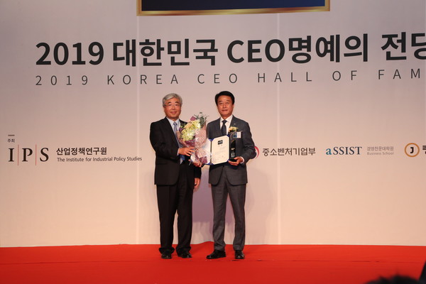 문준희 군수가 ‘2019 대한민국 CEO 명예의 전당’ 공공행정 미래전략 부문 대상을 수상했다./ⓒ합천군