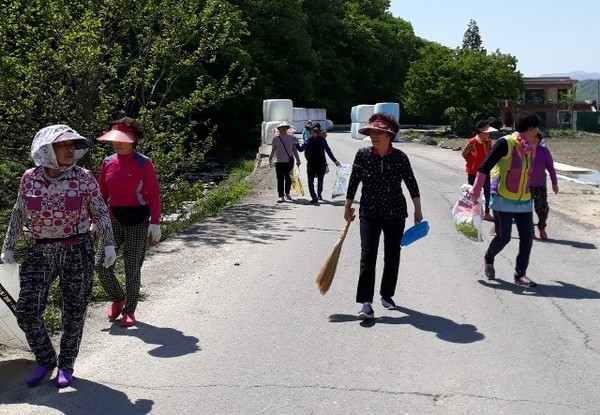 합천군은 28일 주민들이 보다 쾌적하고 깨끗한 환경에서 생활할 수 있도록 ‘깨끗한 우리 마을 최고 환경 우수 마을’을 선정했다./ⓒ합천군