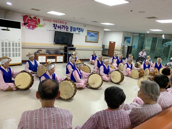 진주시 보건소는 31일 시청 브리핑룸에서‘다함께 만들고 모두가 누리는 건강한 진주’만들기를 위하여 추진 중인 보건분야 주요시책 설명회를 가졌다./ⓒ진주시