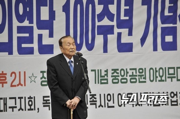 시민과 함께하는 조선의열단 100주년 기념식에서 인사말을 하고 있는 독립투사 민족시인 이육사기념사업회 강창덕 상임대표 / ⓒ 문해청 기자