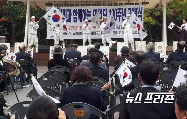 시민과 함께하는 조선의열단 100주년 기념식에서 밀양아리랑과 의병아리랑 공연을 하고 있는 임규익 외 4명 구미의명아리랑보존회 공연모습 / ⓒ 문해청 기자