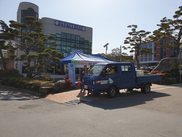 산청군은 14일 매연이 많이 발생하는 운행경유차를 대상으로 한 특별점검과 초미세먼지 재난대응 모의훈련을 실시한다./ⓒ산청군