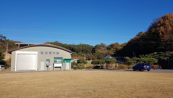 함양군 상하수도사업소는 최근 기후변화에 따른 폭설과 한파에 대비하여 11월 18일∼내년 3월 20일까지‘상수도 특별 월동대책상황실’을 운영한다.(함양정수장 전경)/ⓒ함양군