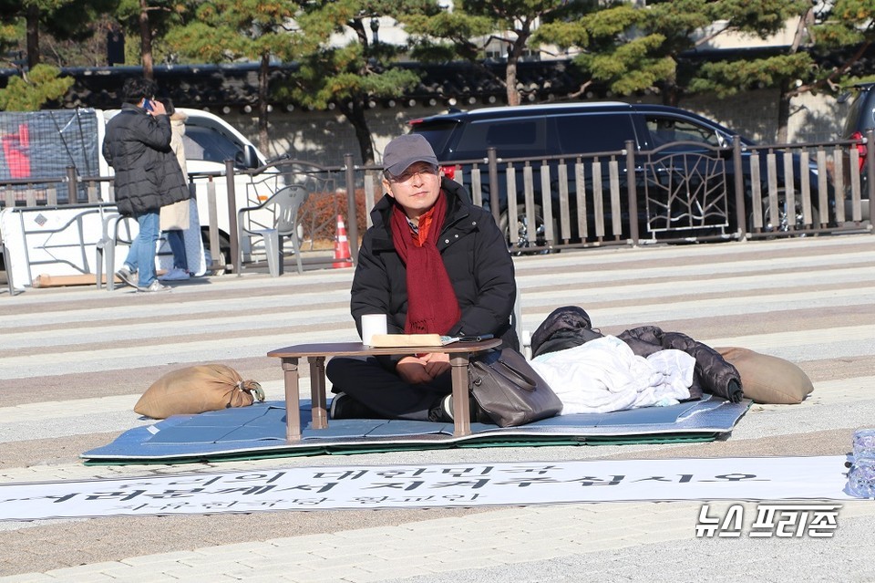 청와대 분수대앞에서 단식중인 황교안 자유한국당 당대표 2019.11.22