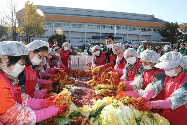 포항시새마을회, 사랑의 김장 2만포기 전달/Ⓒ포항시청