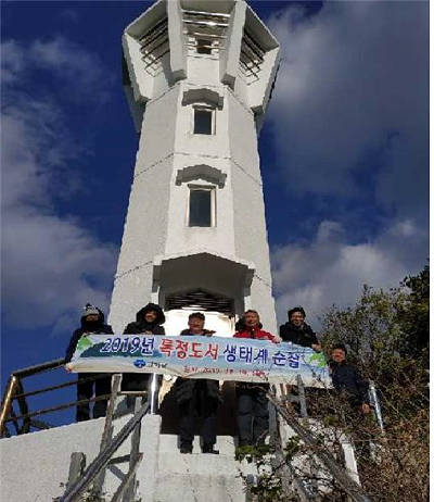 남해군이 지난 22일 세존도 등 핵심관리 특정도서 9개소에 대해 환경예찰 및 시설물 점검을 실시했다./ⓒ남해군