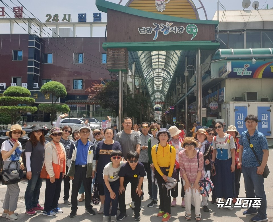 팔도장터 관광객들.(사진제공=단양군)