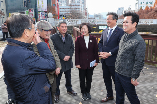 허 시장, 유성천 민원현장에서 현장시장실_유성천 하천정비 ⓒ 대전시