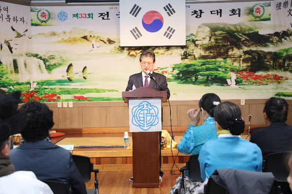 사단법인 한국전통예악총연합회 의령군지부는 지난 1일 의령군 종합사회복지관에서 제33회 전국시조경창대회를 개최했다./ⓒ의령군