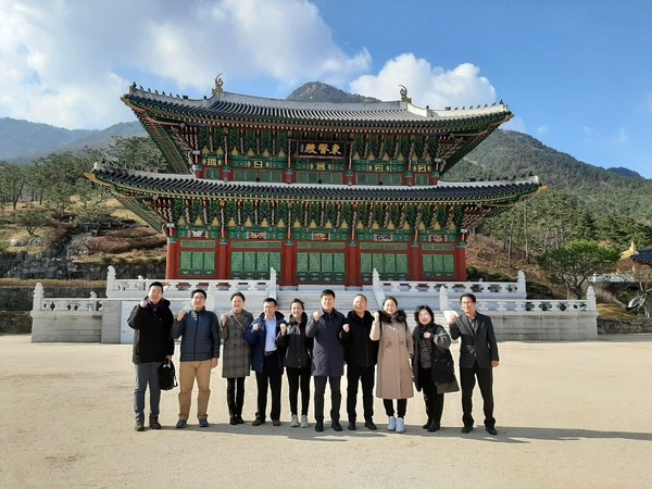 산청군은 4일 경남의 중국 자매·우호지역인 시짱(서장)자치구, 헤이룽장(흑룡강)성, 랴오닝(요녕)성 공무원 10여명이 동의보감촌 등 주요 관광지를 찾았다./ⓒ산청군