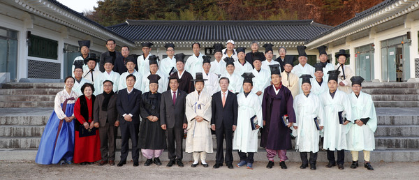 산청군은 지난 18일 오후 시천면 소재 남명기념관 세미나실에서 산청선비대학 수료식을 개최했다./ⓒ산청군