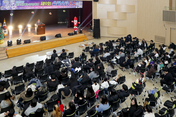 합천군,합천군청소년문화의집에서는 지난 18일 청소년들의 재능과 끼를 마음껏 뽐낼 수 있는 청소년예능경연의 장인 ‘제9회 합천군청소년예능경연대회 슈퍼스타 HC’를 문화예술회관 대공연장에서 개최했다./ⓒ합천군