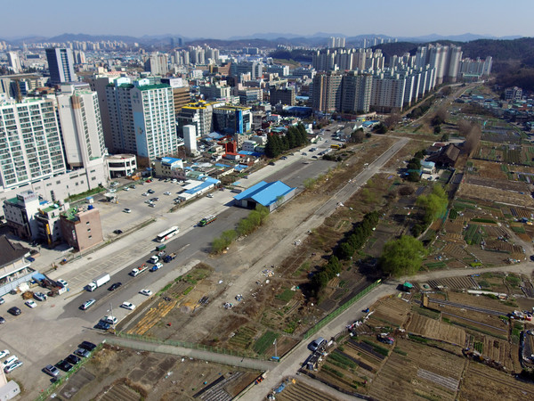 진주시는 부강 진주 프로젝트의 하나로 천전동 구)진주역 철도부지 일대를 복합 문화․예술 공원으로 조성키로 하고 올해 행정절차 마무리에 이어 내년부터 본격적인 사업에 들어간다./ⓒ진주시