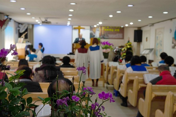 예수생명교회의 교회당 전경작고 소박한 교회, 오윤주 목사는 이곳에서 19년 동안 사례비, 목사 월급을 받지 않았다. ⓒ 민병래