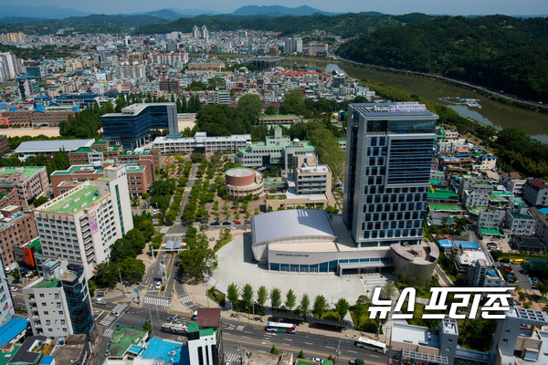 경남과학기술대학교는 2020학년도 신입생 정시모집을 26일 오전 9시∼오는 31일 오후 6시까지 진행한다.(경남과기대 칠암캠퍼스 전경)/ⓒ뉴스프리존 DB