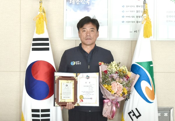 2019 대한민국 사회발전대상을 수상한 윤경희 청송군수