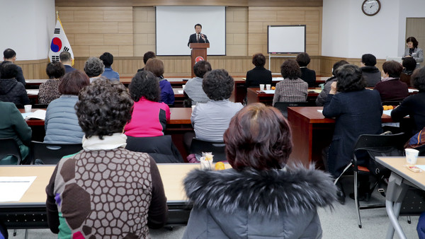 합천군은 지난 26일 14시 제2청사 대회의실에서 합천군여성단체협의회 주관으로 개최된 ‘제4기 여성아카데미’수료식을 가졌다./ⓒ합천군