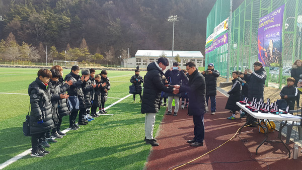 산청군은 오는 13일까지 유소년은 물론 대학부 축구 동계전지훈련이 진행된다./ⓒ산청군