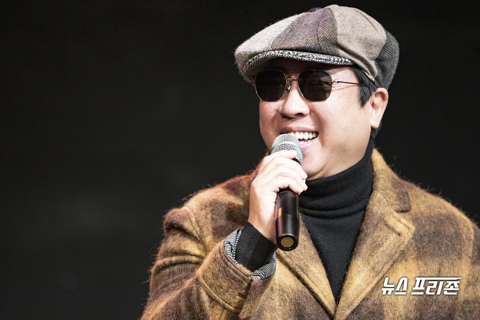 ‘열여덟어른 토크콘서트’ 특별게스트로 자리를 빛내 준 작가 겸 가수 이동우는 자신에게 갑작스레 닥친 어려움을 쉽지 않게 헤쳐나가며, 많은 힘든 이들에게 희망을 주기를 주저않고 있다. /ⓒAejin Kwoun